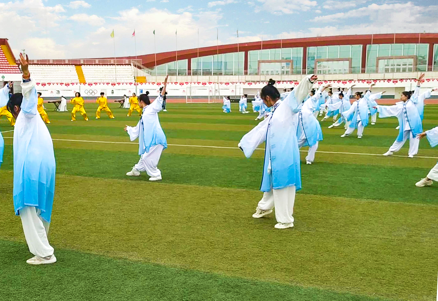 20190426-第八届体育艺术节暨春季运动会开幕式 (37).jpg