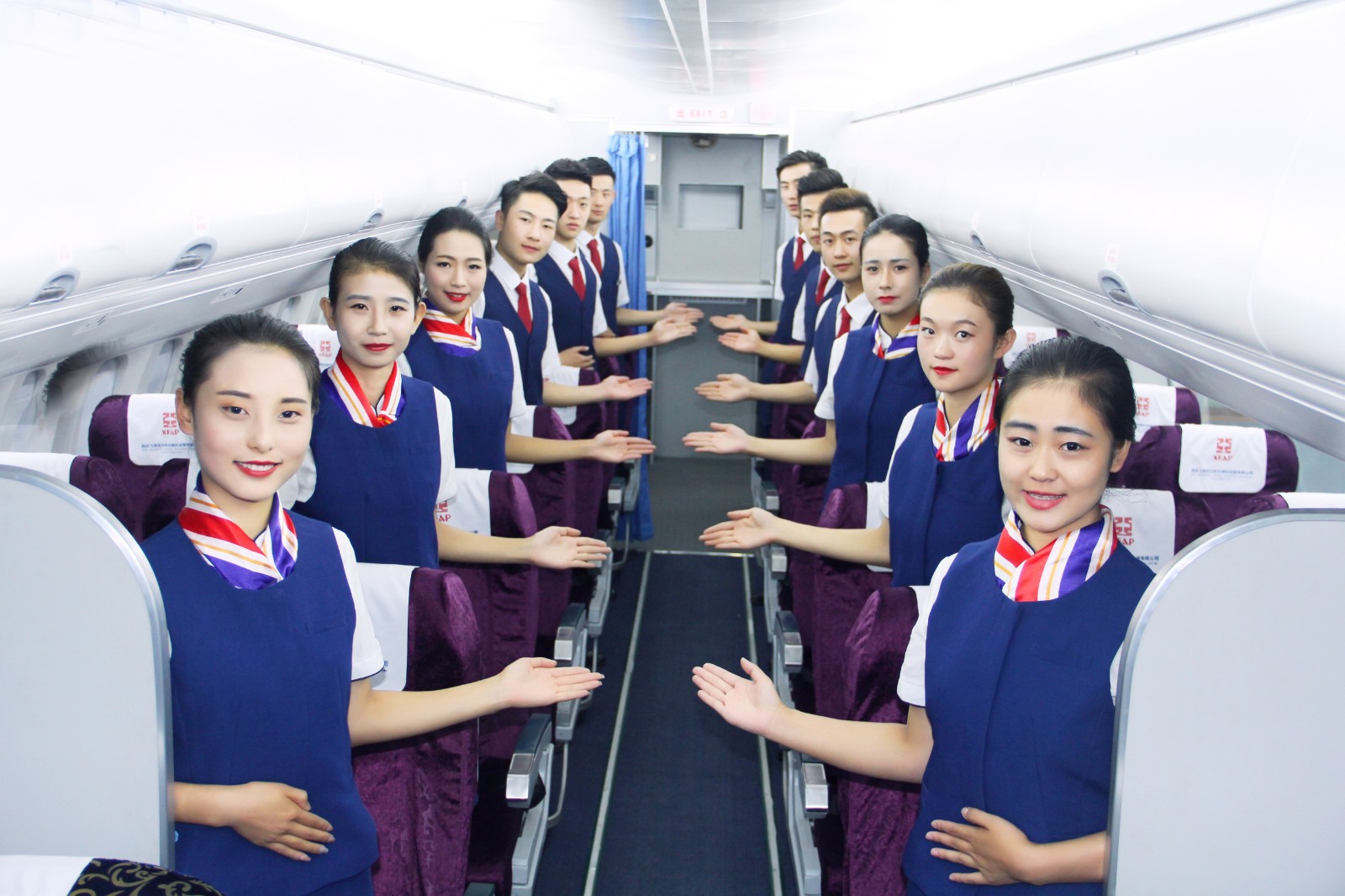 空乘服务专业联合办学实训课.JPG